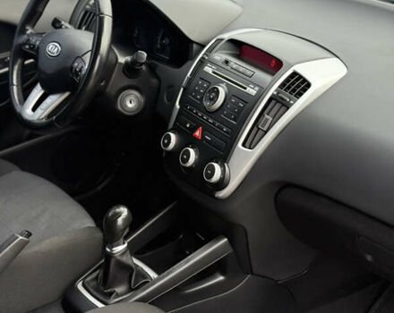 Белый Киа Сид, объемом двигателя 1.4 л и пробегом 187 тыс. км за 6400 $, фото 16 на Automoto.ua