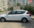 Белый Киа Сид, объемом двигателя 1.6 л и пробегом 330 тыс. км за 5500 $, фото 6 на Automoto.ua