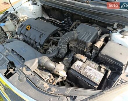 Белый Киа Сид, объемом двигателя 1.4 л и пробегом 250 тыс. км за 5750 $, фото 22 на Automoto.ua