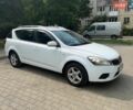 Белый Киа Сид, объемом двигателя 1.6 л и пробегом 330 тыс. км за 5500 $, фото 2 на Automoto.ua