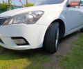 Белый Киа Сид, объемом двигателя 1.4 л и пробегом 250 тыс. км за 5750 $, фото 4 на Automoto.ua