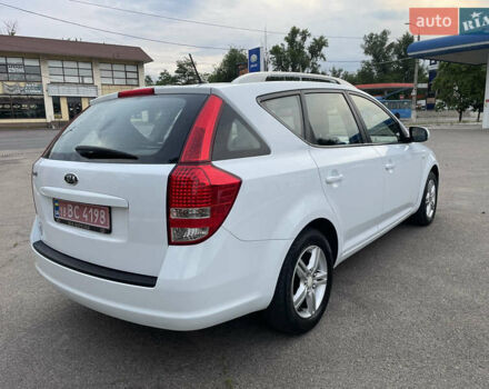 Белый Киа Сид, объемом двигателя 1.4 л и пробегом 157 тыс. км за 7333 $, фото 4 на Automoto.ua