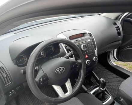 Белый Киа Сид, объемом двигателя 1.4 л и пробегом 192 тыс. км за 6000 $, фото 7 на Automoto.ua