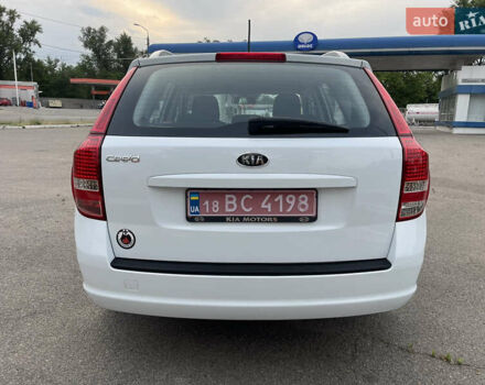 Белый Киа Сид, объемом двигателя 1.4 л и пробегом 157 тыс. км за 7333 $, фото 5 на Automoto.ua