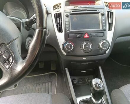 Белый Киа Сид, объемом двигателя 1.4 л и пробегом 250 тыс. км за 5750 $, фото 15 на Automoto.ua