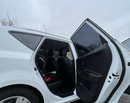 Белый Киа Сид, объемом двигателя 1.58 л и пробегом 190 тыс. км за 6500 $, фото 9 на Automoto.ua