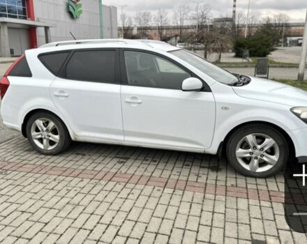 Белый Киа Сид, объемом двигателя 1.6 л и пробегом 300 тыс. км за 5500 $, фото 2 на Automoto.ua