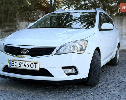 Белый Киа Сид, объемом двигателя 1.58 л и пробегом 231 тыс. км за 7500 $, фото 5 на Automoto.ua