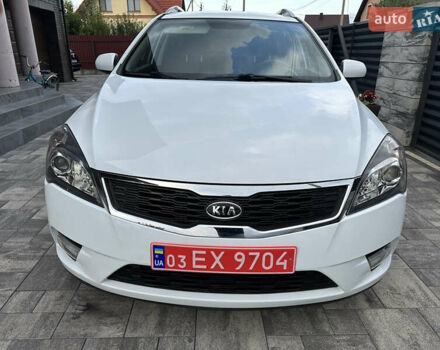 Белый Киа Сид, объемом двигателя 1.59 л и пробегом 175 тыс. км за 7200 $, фото 4 на Automoto.ua