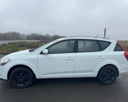 Белый Киа Сид, объемом двигателя 1.6 л и пробегом 242 тыс. км за 7000 $, фото 4 на Automoto.ua