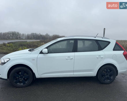 Белый Киа Сид, объемом двигателя 1.58 л и пробегом 242 тыс. км за 7000 $, фото 5 на Automoto.ua