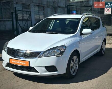 Білий Кіа Сід, об'ємом двигуна 1.6 л та пробігом 226 тис. км за 7950 $, фото 1 на Automoto.ua