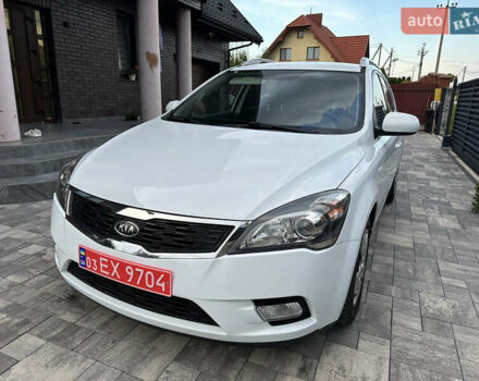 Белый Киа Сид, объемом двигателя 1.59 л и пробегом 175 тыс. км за 7200 $, фото 3 на Automoto.ua