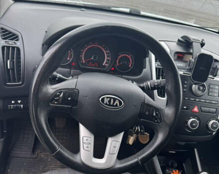 Белый Киа Сид, объемом двигателя 1.58 л и пробегом 242 тыс. км за 7000 $, фото 12 на Automoto.ua