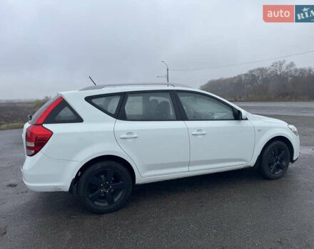 Белый Киа Сид, объемом двигателя 1.58 л и пробегом 242 тыс. км за 7000 $, фото 2 на Automoto.ua