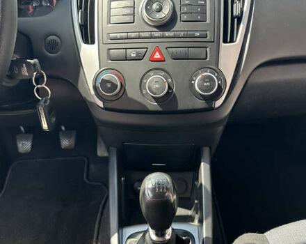 Белый Киа Сид, объемом двигателя 1.59 л и пробегом 175 тыс. км за 7200 $, фото 29 на Automoto.ua