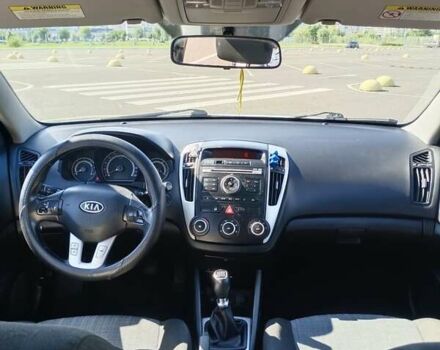 Білий Кіа Сід, об'ємом двигуна 1.58 л та пробігом 149 тис. км за 6800 $, фото 5 на Automoto.ua