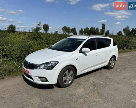 Белый Киа Сид, объемом двигателя 1.59 л и пробегом 175 тыс. км за 7200 $, фото 1 на Automoto.ua