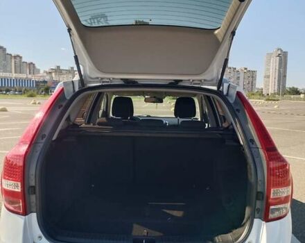 Білий Кіа Сід, об'ємом двигуна 1.58 л та пробігом 149 тис. км за 6800 $, фото 7 на Automoto.ua