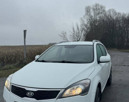 Белый Киа Сид, объемом двигателя 1.58 л и пробегом 242 тыс. км за 7000 $, фото 1 на Automoto.ua