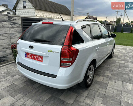 Белый Киа Сид, объемом двигателя 1.59 л и пробегом 175 тыс. км за 7200 $, фото 10 на Automoto.ua