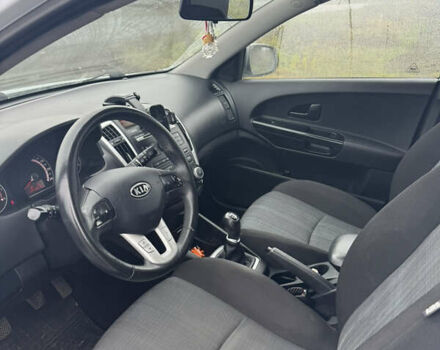 Белый Киа Сид, объемом двигателя 1.58 л и пробегом 242 тыс. км за 7000 $, фото 11 на Automoto.ua