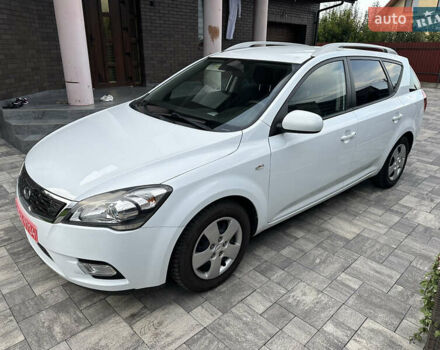 Белый Киа Сид, объемом двигателя 1.59 л и пробегом 175 тыс. км за 7200 $, фото 15 на Automoto.ua