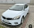 Белый Киа Сид, объемом двигателя 1.6 л и пробегом 300 тыс. км за 5500 $, фото 1 на Automoto.ua