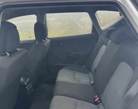 Белый Киа Сид, объемом двигателя 1.58 л и пробегом 242 тыс. км за 7000 $, фото 13 на Automoto.ua