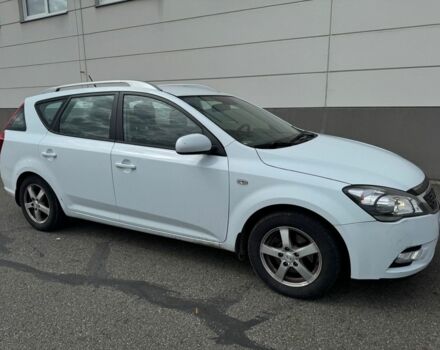 Белый Киа Сид, объемом двигателя 0 л и пробегом 82 тыс. км за 8500 $, фото 3 на Automoto.ua