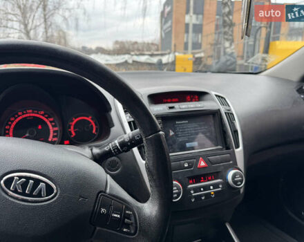 Белый Киа Сид, объемом двигателя 1.6 л и пробегом 277 тыс. км за 6800 $, фото 4 на Automoto.ua
