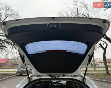 Білий Кіа Сід, об'ємом двигуна 1.6 л та пробігом 124 тис. км за 11500 $, фото 24 на Automoto.ua