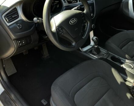 Білий Кіа Сід, об'ємом двигуна 1.6 л та пробігом 160 тис. км за 9000 $, фото 5 на Automoto.ua