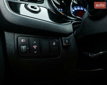 Белый Киа Сид, объемом двигателя 1.59 л и пробегом 204 тыс. км за 9622 $, фото 14 на Automoto.ua