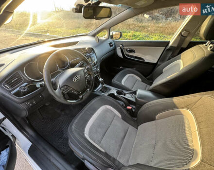 Білий Кіа Сід, об'ємом двигуна 1.6 л та пробігом 226 тис. км за 10500 $, фото 21 на Automoto.ua