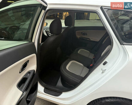 Білий Кіа Сід, об'ємом двигуна 1.6 л та пробігом 140 тис. км за 10400 $, фото 12 на Automoto.ua