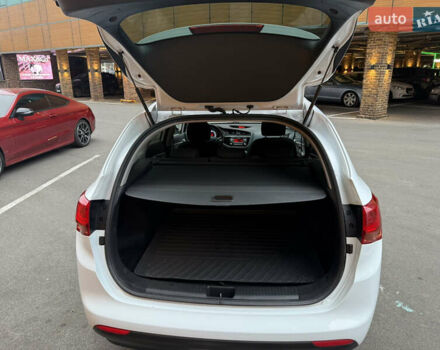 Білий Кіа Сід, об'ємом двигуна 1.6 л та пробігом 140 тис. км за 10400 $, фото 14 на Automoto.ua