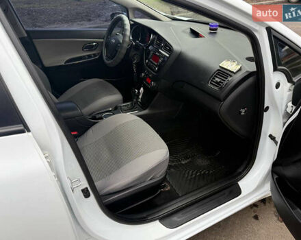 Білий Кіа Сід, об'ємом двигуна 1.6 л та пробігом 124 тис. км за 11500 $, фото 27 на Automoto.ua