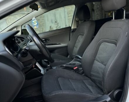 Белый Киа Сид, объемом двигателя 1.4 л и пробегом 250 тыс. км за 7700 $, фото 10 на Automoto.ua
