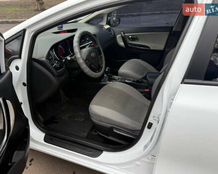 Білий Кіа Сід, об'ємом двигуна 1.6 л та пробігом 124 тис. км за 11500 $, фото 16 на Automoto.ua