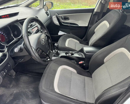 Білий Кіа Сід, об'ємом двигуна 1.6 л та пробігом 226 тис. км за 10500 $, фото 23 на Automoto.ua