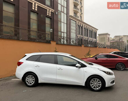 Білий Кіа Сід, об'ємом двигуна 1.6 л та пробігом 140 тис. км за 10400 $, фото 4 на Automoto.ua