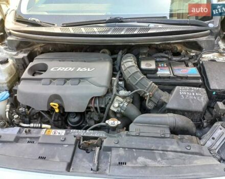 Білий Кіа Сід, об'ємом двигуна 1.58 л та пробігом 405 тис. км за 8000 $, фото 5 на Automoto.ua