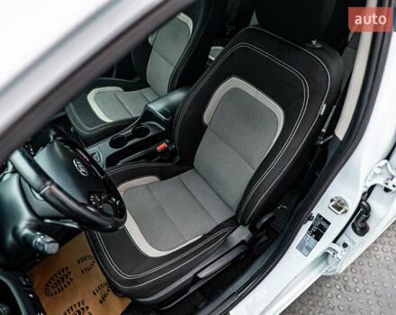 Белый Киа Сид, объемом двигателя 1.59 л и пробегом 204 тыс. км за 9622 $, фото 8 на Automoto.ua