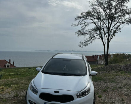 Белый Киа Сид, объемом двигателя 1.58 л и пробегом 160 тыс. км за 9400 $, фото 3 на Automoto.ua