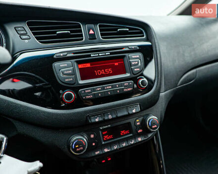 Белый Киа Сид, объемом двигателя 1.59 л и пробегом 204 тыс. км за 9622 $, фото 15 на Automoto.ua