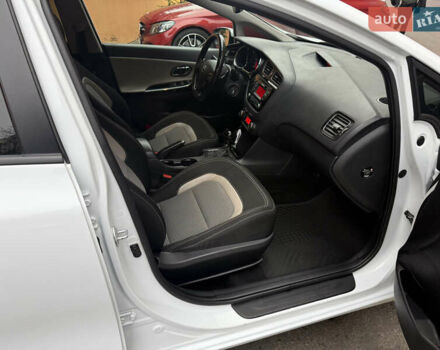 Білий Кіа Сід, об'ємом двигуна 1.6 л та пробігом 140 тис. км за 10400 $, фото 18 на Automoto.ua