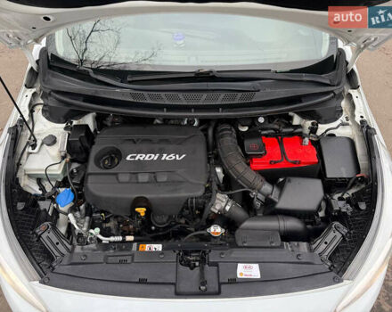 Білий Кіа Сід, об'ємом двигуна 1.6 л та пробігом 124 тис. км за 11500 $, фото 33 на Automoto.ua