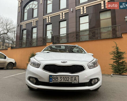 Білий Кіа Сід, об'ємом двигуна 1.6 л та пробігом 140 тис. км за 10400 $, фото 3 на Automoto.ua