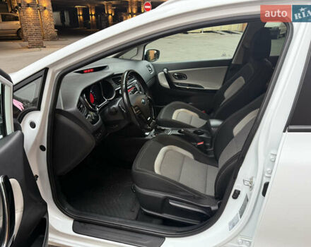 Білий Кіа Сід, об'ємом двигуна 1.6 л та пробігом 140 тис. км за 10400 $, фото 9 на Automoto.ua